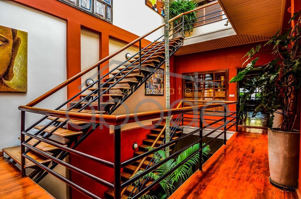 Grand colonial villa for sale Daun Penh