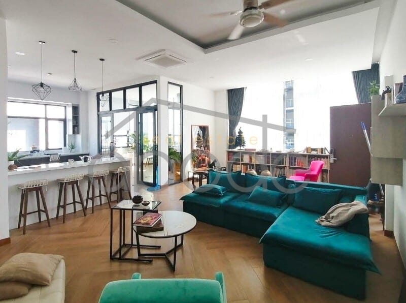 western-style-2-bedroom-penthouse-apartment-for-rent-bkk-1