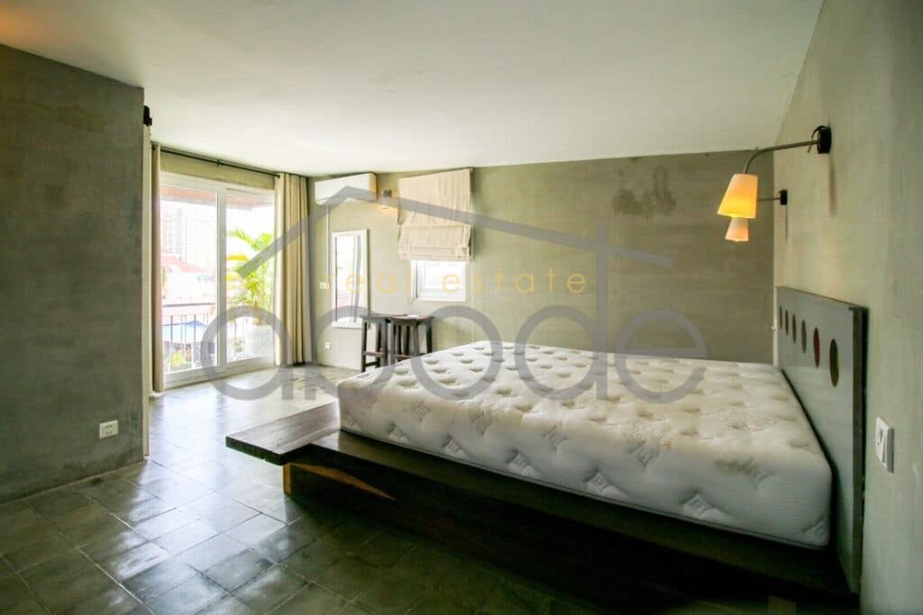 2 bedroom corner duplex apartment near BKK 2 for rent Boeung Prolit 7 Makara