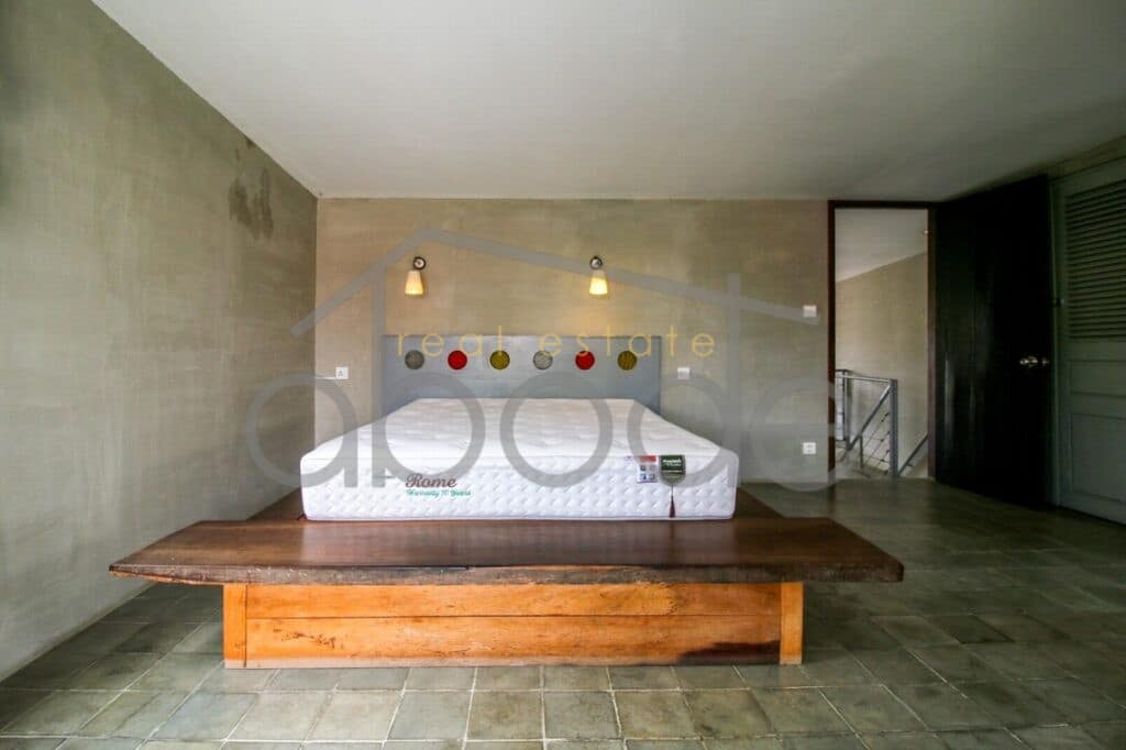 2 bedroom corner duplex apartment near BKK 2 for rent Boeung Prolit 7 Makara