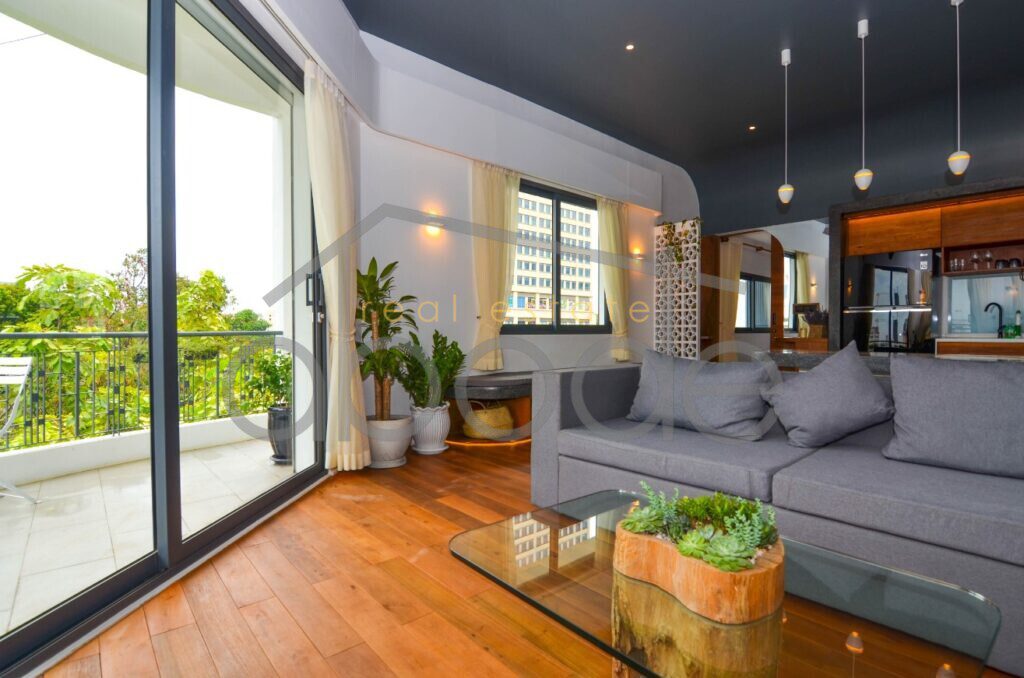 Unique Wat Phnom apartment for rent Daun Penh
