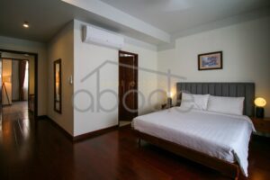 4-bedroom-Wat-Phnom-apartment-for-rent