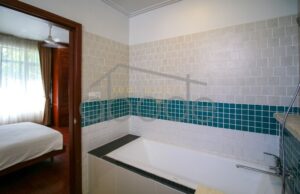 4-bedroom-Wat-Phnom-apartment-for-rent
