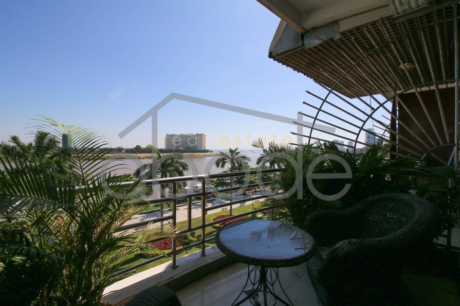 Large and stylish riverfront apartment for rent Daun Penh Riverside