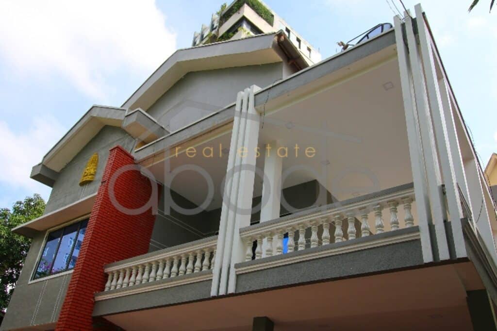 partly-furnished-villa-for-rent-bassac-lane