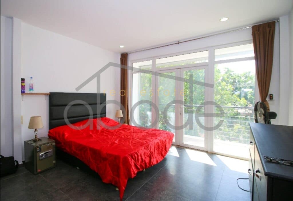 wat-phnom-apartment-large-terrace-for-rent-central-phnom-penh