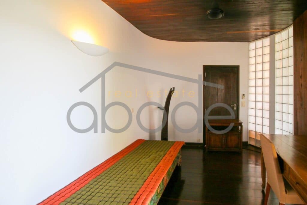 Colonial penthouse apartment for rent Riverside Daun Penh