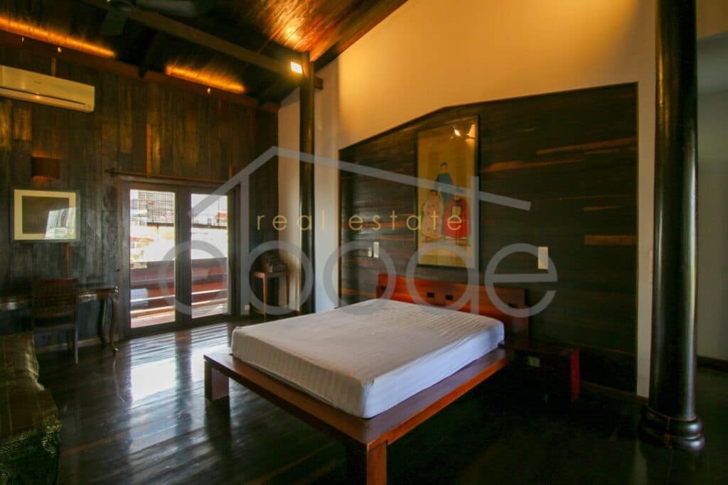 Colonial penthouse apartment for rent Riverside Daun Penh