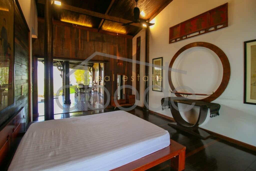 Colonial penthouse apartment for rent Riverside Daun Penh