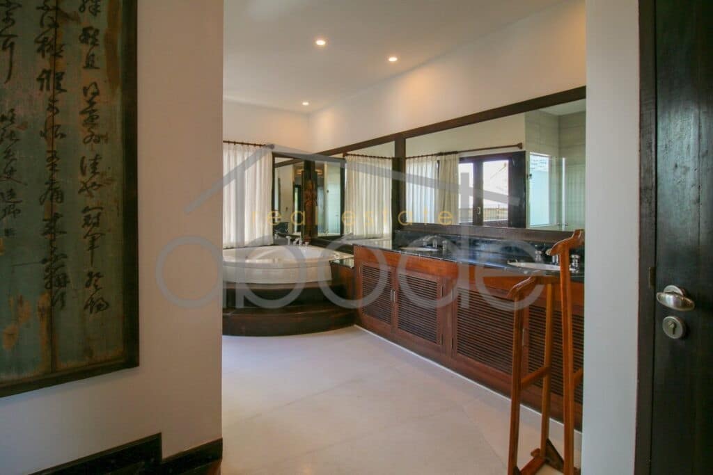 Colonial penthouse apartment for rent Riverside Daun Penh