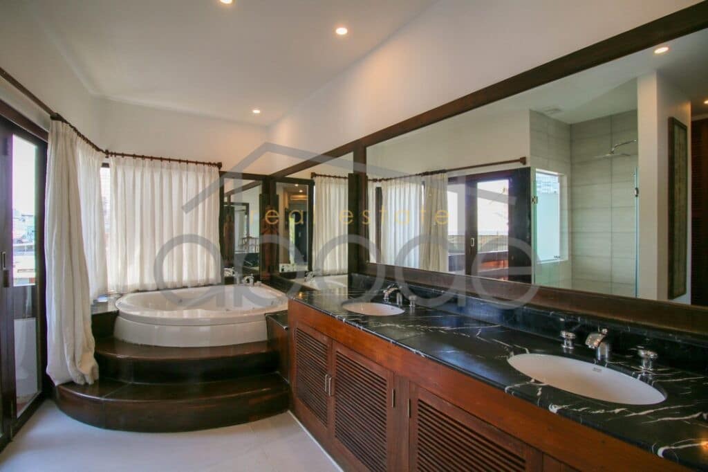 Colonial penthouse apartment for rent Riverside Daun Penh