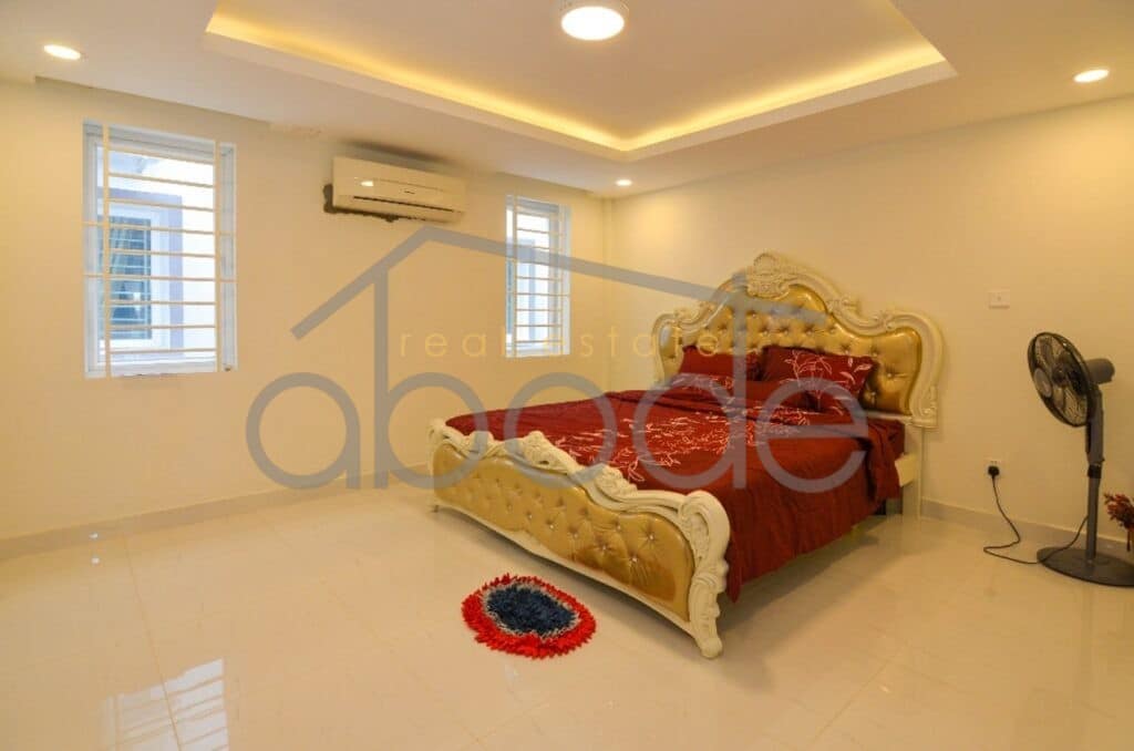 5 bedroom shophouse for sale near food hall Chroy Changvar