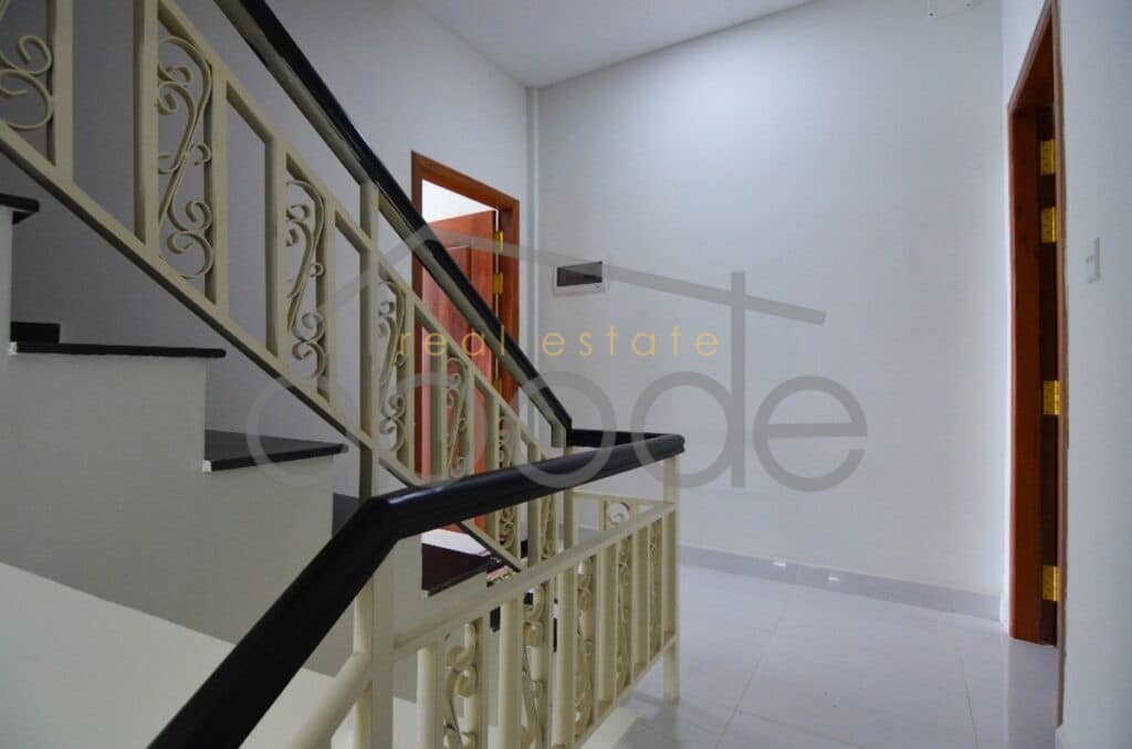 5 bedroom shophouse for sale near food hall Chroy Changvar