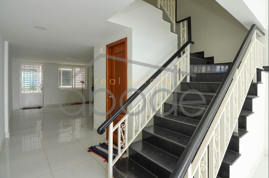 5 bedroom shophouse for sale near food hall Chroy Changvar