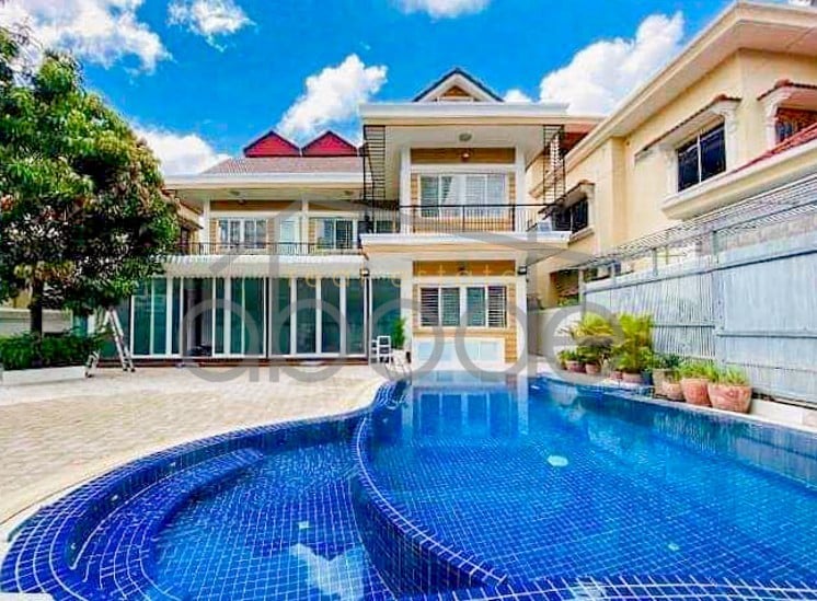 Large 4 bedroom villa pool for rent Russian Market