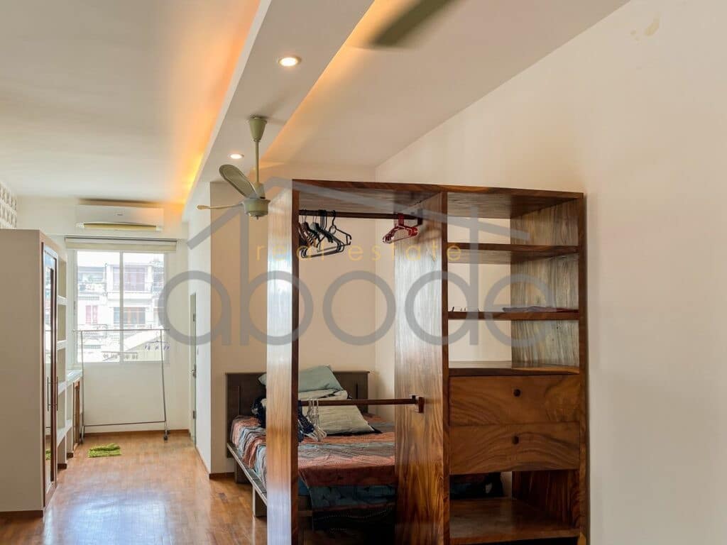 large-2-bedroom-apartment-for-rent-daun-penh