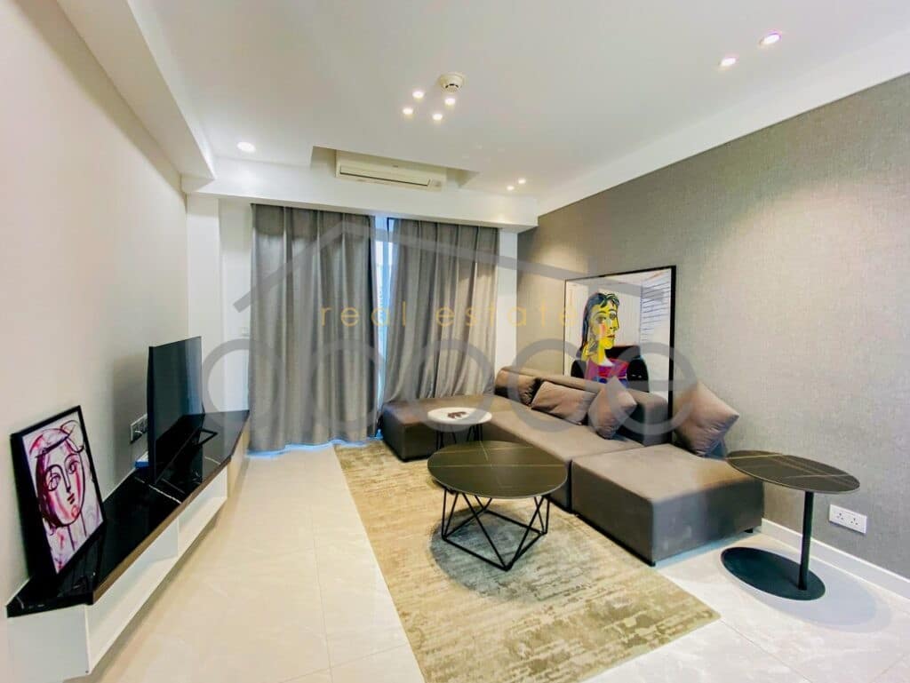 Superb luxury 2 bedroom apartment swimming pool for rent BKK 1