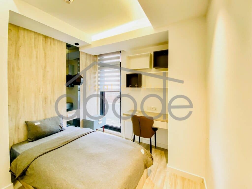 Superb luxury 2 bedroom apartment swimming pool for rent BKK 1