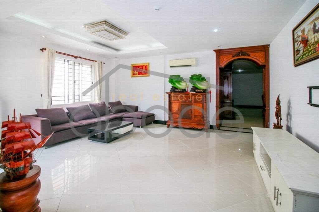 4 bedroom apartment swimming pool for rent Russian Market