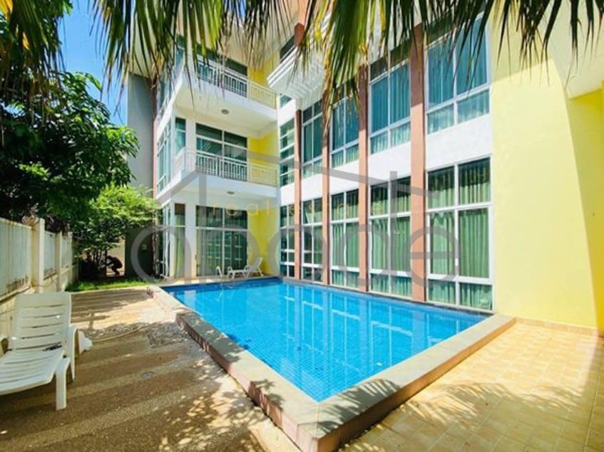 spacious 6 bedroom villa for rent Tonle Bassac