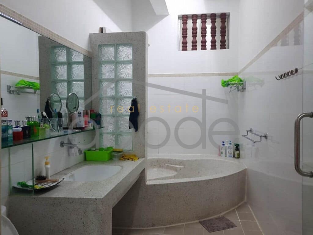 32 bedroom villa complex for sale chroy changvar