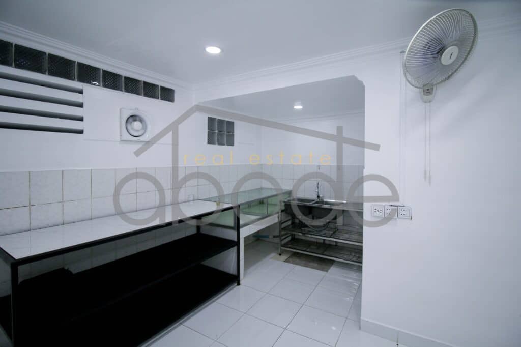 3-bedroom-shophouse-for-rent-tonle-bassac-near-bkk-1