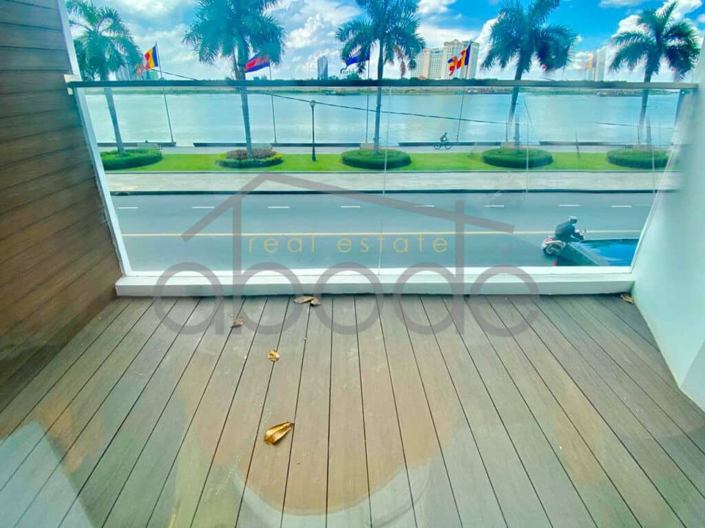 Studio and 1 bedroom apartment river views for rent Daun Penh