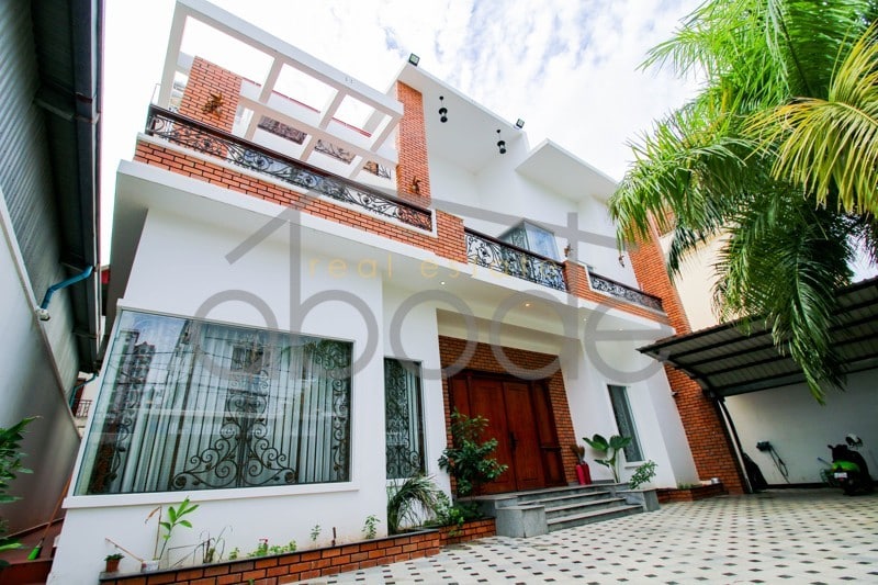 4 bedroom villa for rent Russian Market central Phnom Penh