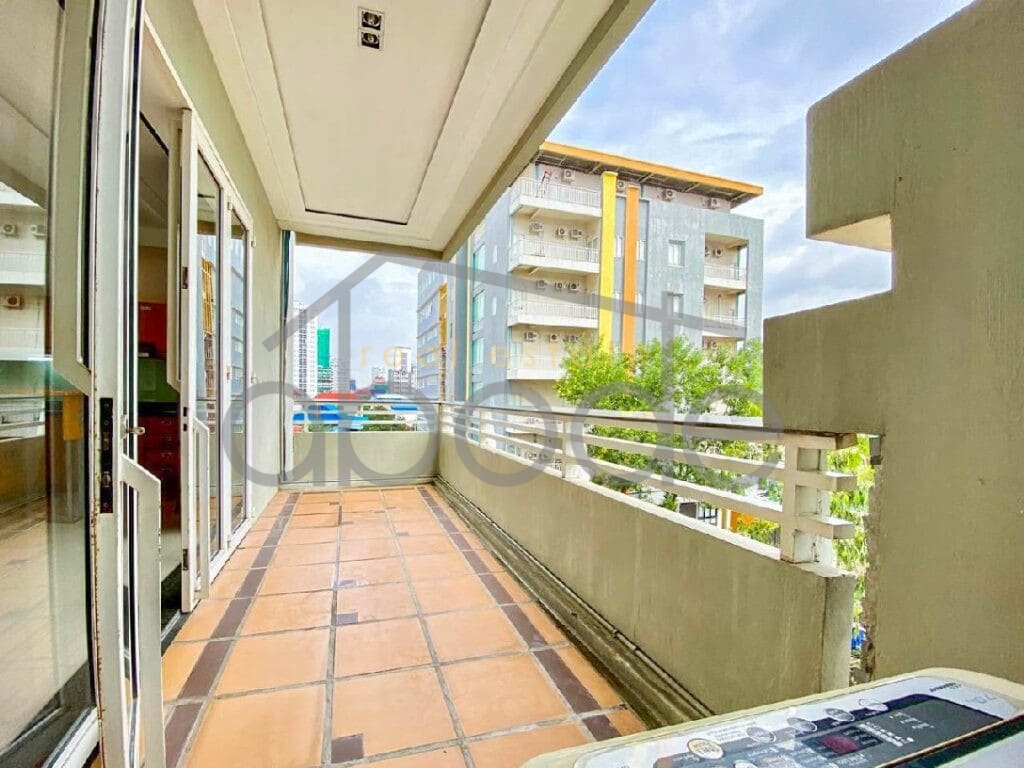 Bright 1 bedroom apartment for rent Russian Market