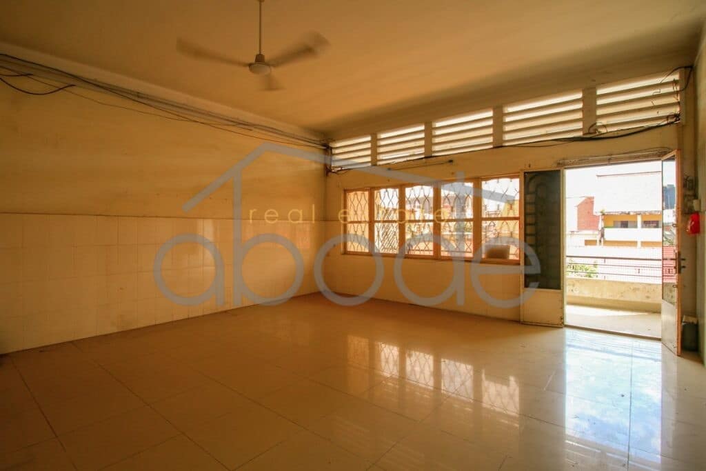 Large 2 floor apartment for renovation Daun Penh for sale central Phnom Penh
