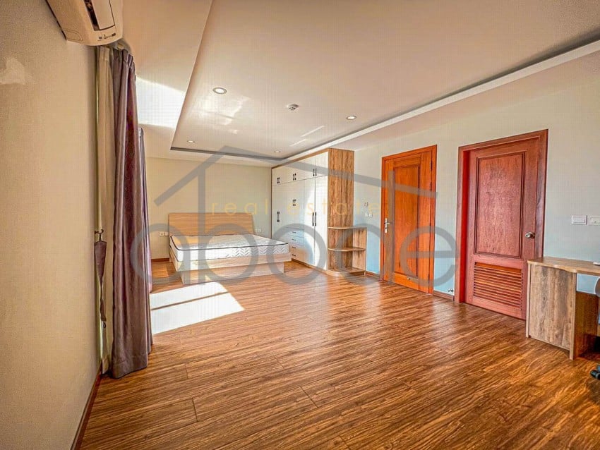 Luxury 3 bedroom duplex apartment for rent near BKK 1 Daun Penh
