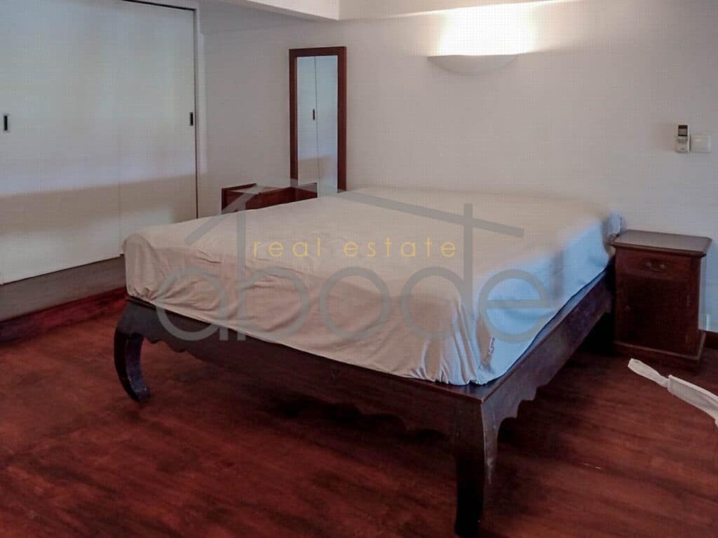 Superb riverfront 2-bedroom colonial apartment for rent Daun Penh