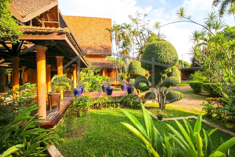 7 bedroom French style villa for rent Mekong River Veal Sbov Phnom Penh