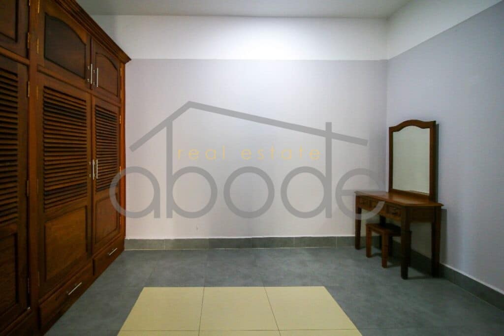 Large 1 bedroom apartment for rent Russian Market central Phnom Penh