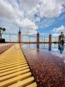 1 bedroom modern apartment for rent russian market