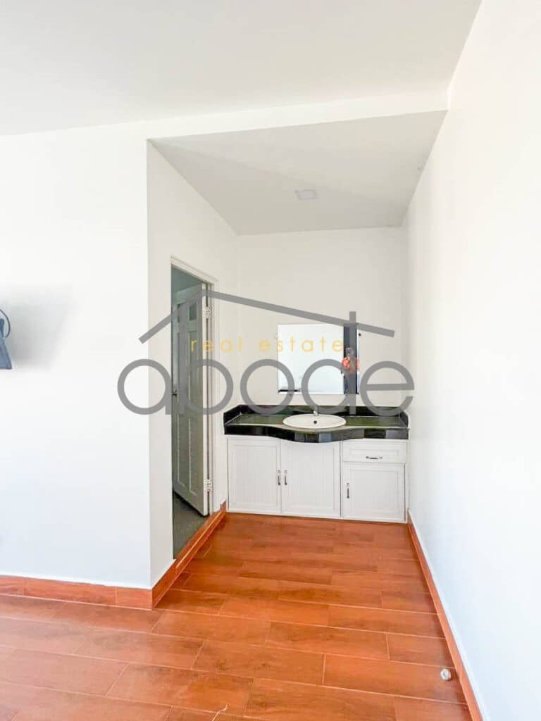 Super location 2-bedroom apartment for rent Bassac Lane