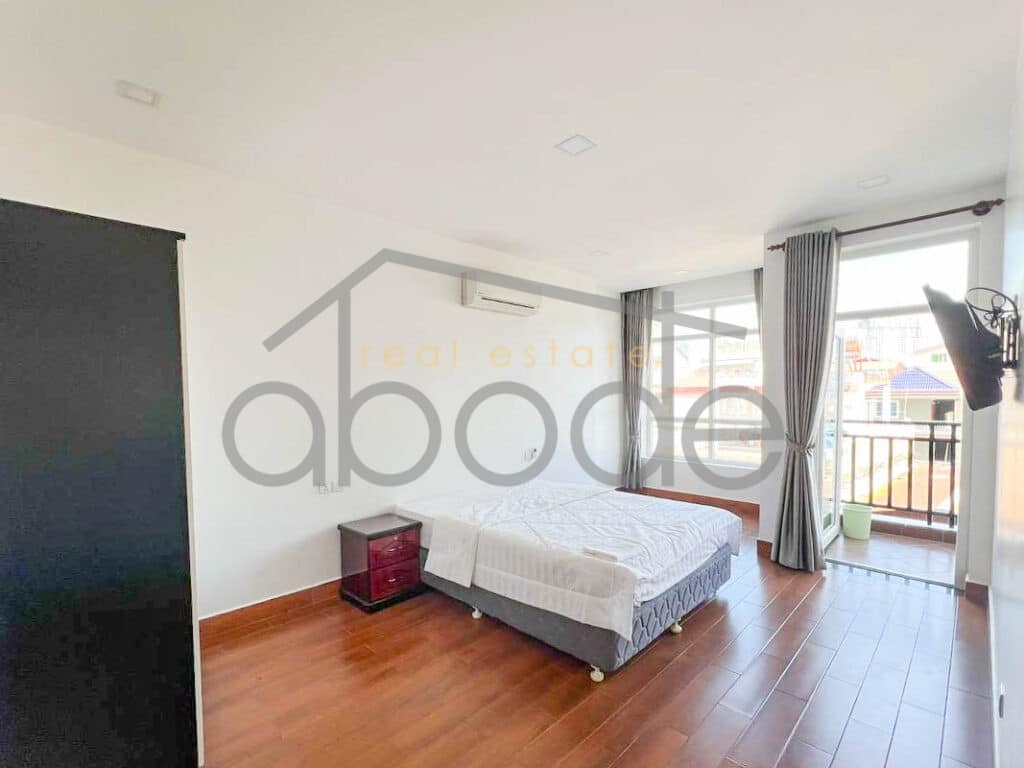 Super location 2-bedroom apartment for rent Bassac Lane