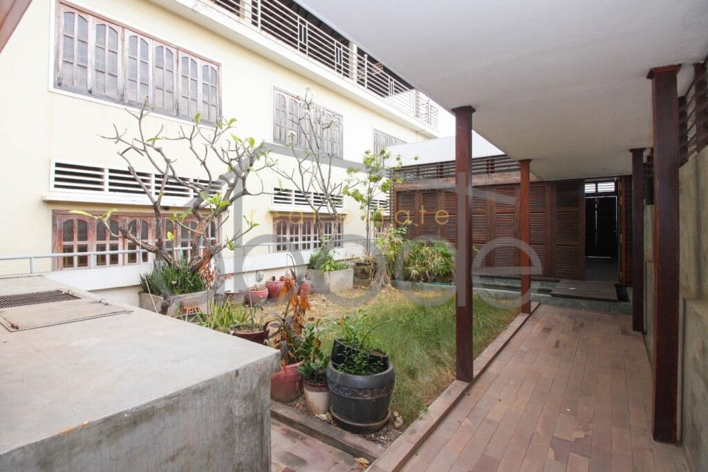 3 Bedroom duplex apartment for sale Daun Penh Phnom Penh