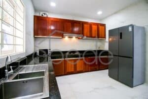 6-bedroom-villa-for-rent-russian-market