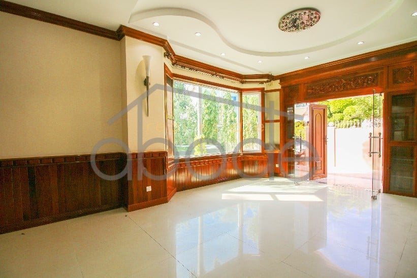 Luxury 4 bedroom villa swimming pool for rent Tonle Bassac