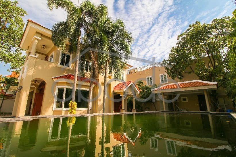 Luxury 4 bedroom villa swimming pool for rent Tonle Bassac