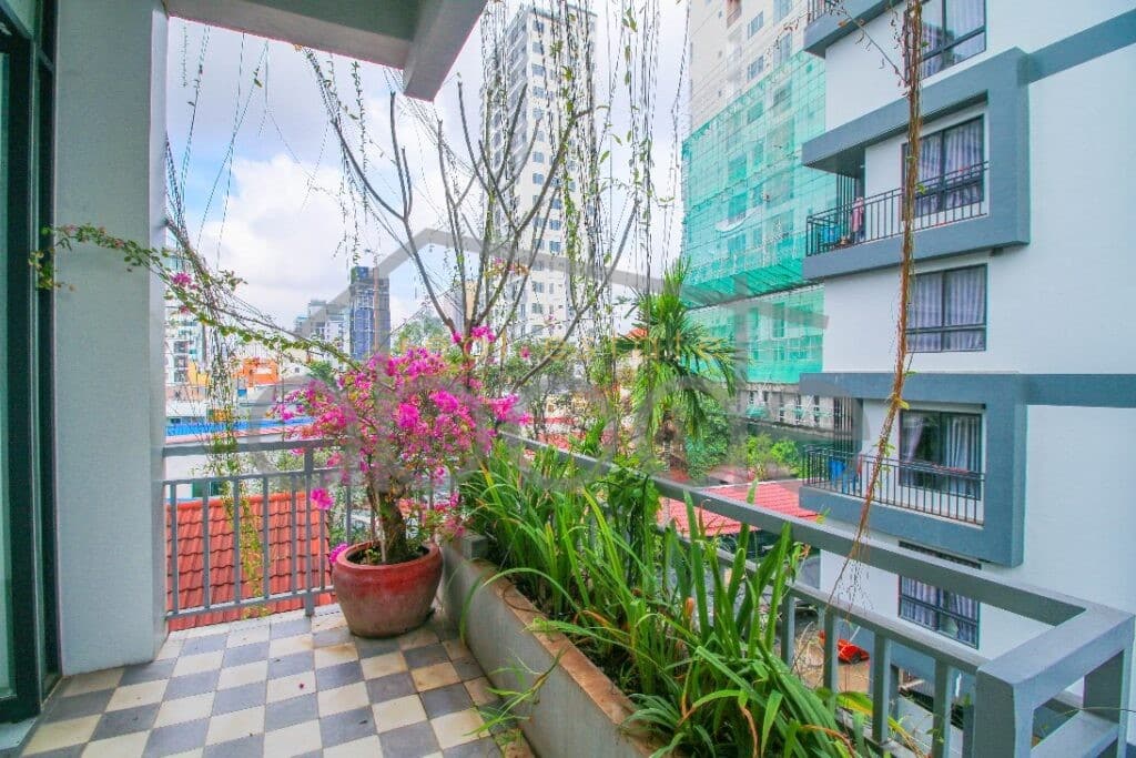 5 floor mixed use building for rent Bassac Lane