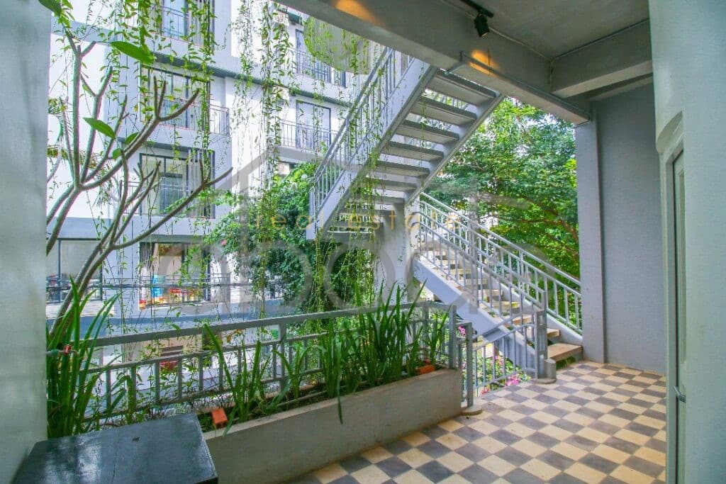 5 floor mixed use building for rent Bassac Lane