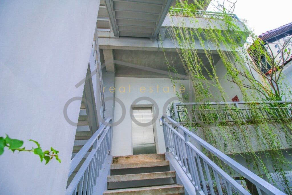 5 floor mixed use building for rent Bassac Lane