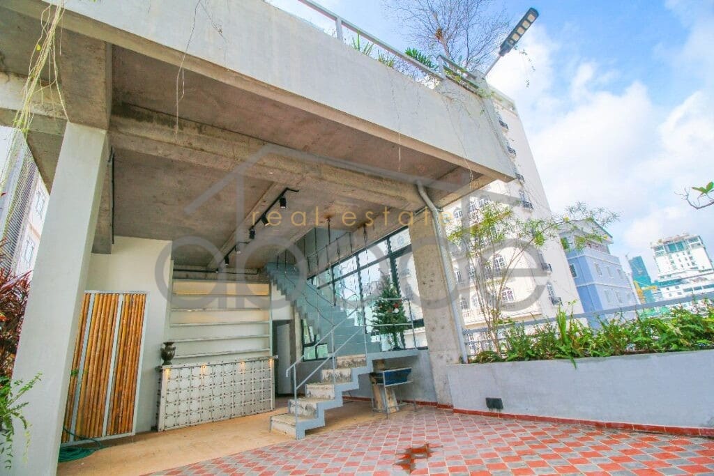5 floor mixed use building for rent Bassac Lane