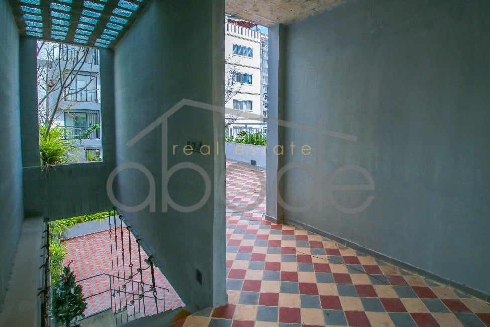 5 floor mixed use building for rent Bassac Lane