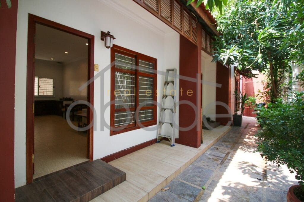 2-bedroom villa for rent Russian Market