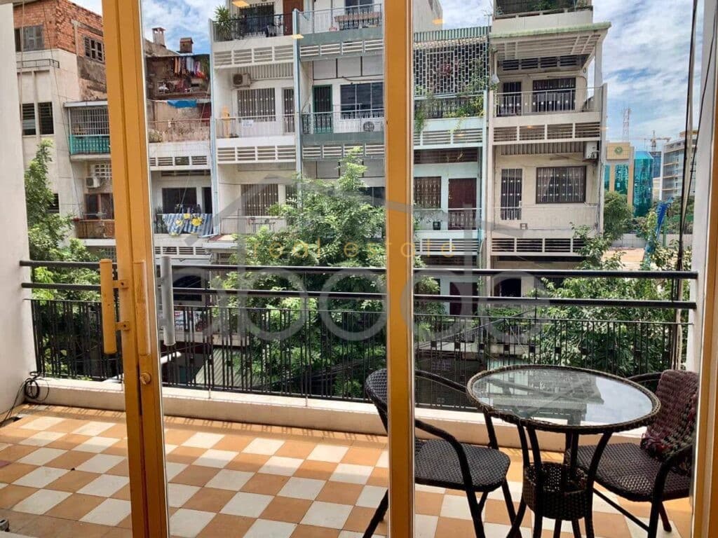 2 bedroom Riverside apartment for Daun Penh