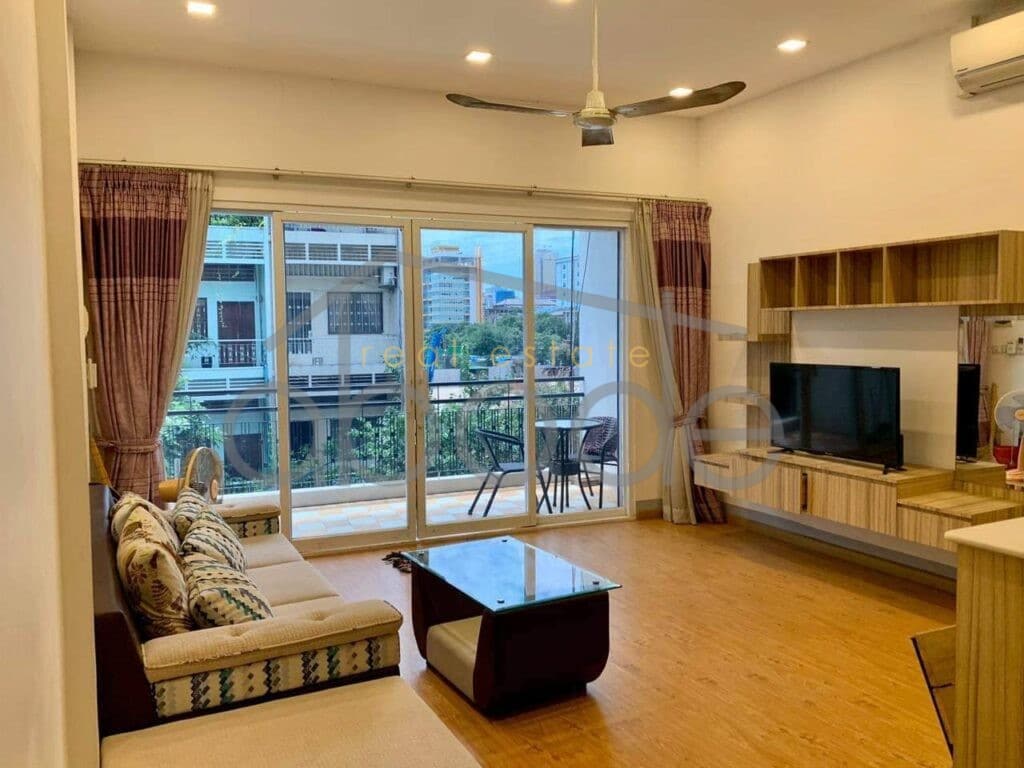 2 bedroom Riverside apartment for Daun Penh