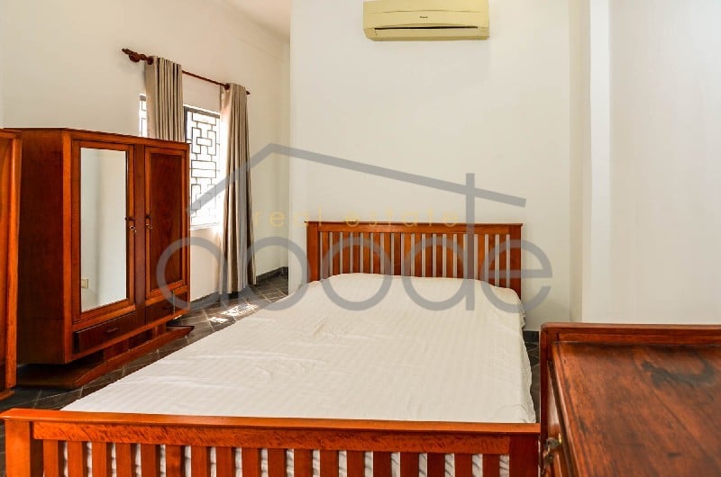 2 bedroom colonial style apartment for rent Wat Phnom
